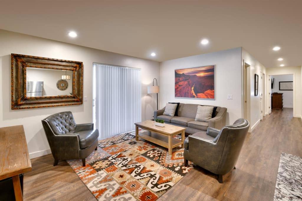 5D New Redcliff Condo, Pool & Hot Tub モアブ エクステリア 写真