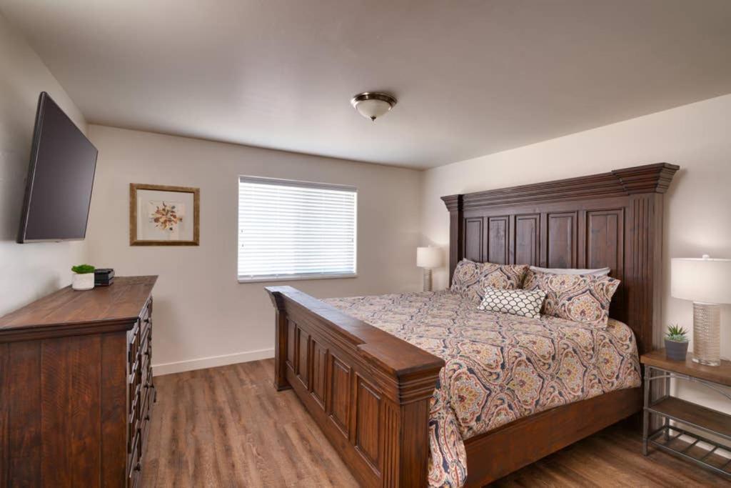 5D New Redcliff Condo, Pool & Hot Tub モアブ エクステリア 写真