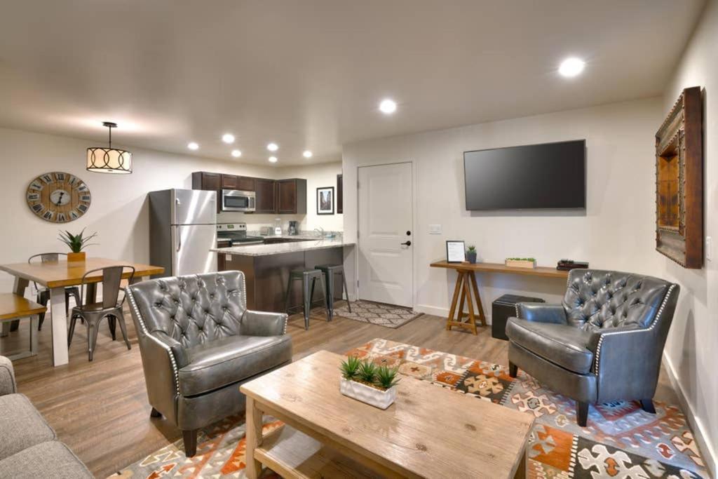 5D New Redcliff Condo, Pool & Hot Tub モアブ エクステリア 写真
