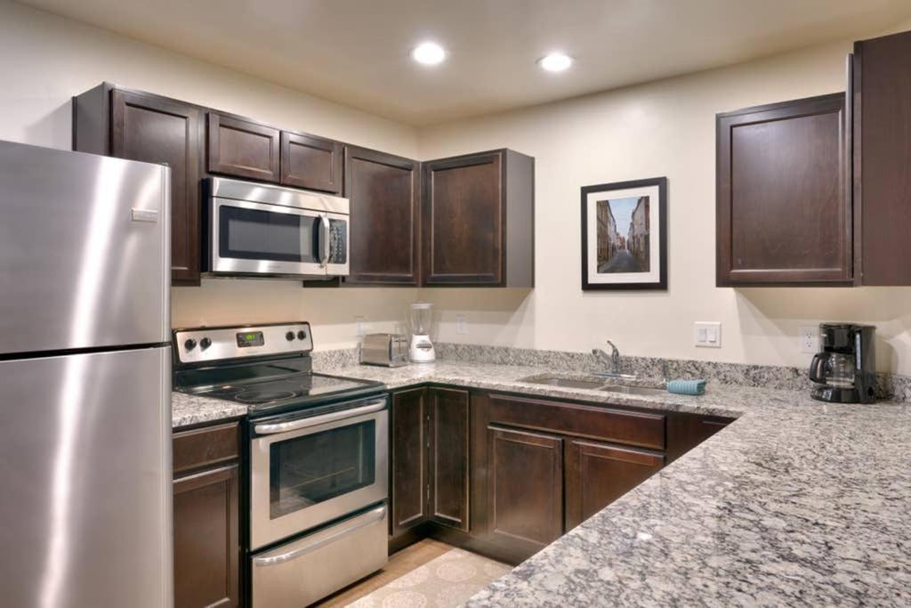 5D New Redcliff Condo, Pool & Hot Tub モアブ エクステリア 写真